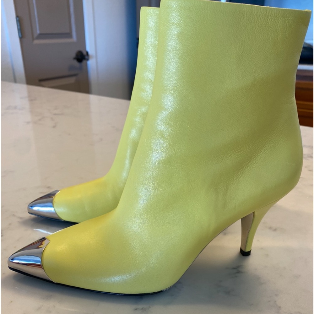 Amazing cap toe boots.